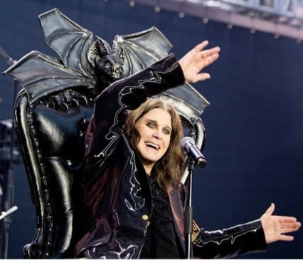 Em entrevista à revista Rock Brigade, conduzida pelo jornalista Antonio Pirani, o pesquisador levantou a hipótese de que a forma como Ozzy se despediu do público pode indicar uma escolha consciente e cuidadosamente planejada.