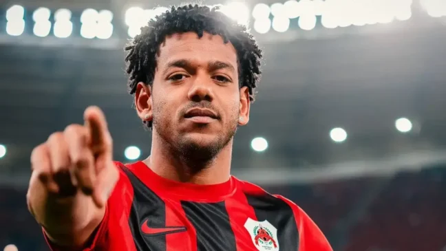 O Vitória está próximo de anunciar um nome de peso para a temporada: o atacante Romarinho, de 34 anos