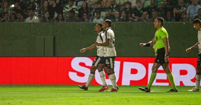 Remistas tiveram a vitória nas mãos, mas deixaram escapar mais uma vez. Time poderia ter matado o jogo, mas os atacantes... - Foto: Samara Miranda/Remo