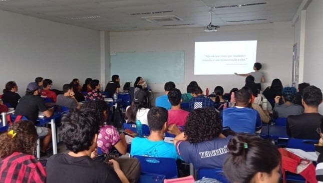 Com mais de 20 anos de atuação, o projeto busca preparar jovens de baixa renda para o ingresso no ensino superior.