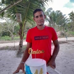 No local informado, testemunhas disseram aos policiais militares que Cleiton, também conhecido como "Cicatriz", de 44 anos, estava em via pública