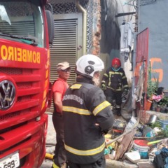 Um incêndio foi registrado na tarde desta sexta-feira (4) na Passagem Rosa, localizada entre Curuzu e Chaco, no bairro do Marco, em Belém.