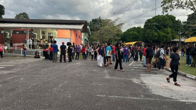 O velório dos estudantes está sendo realizado no campus da UFPA e está aberto à comunidade acadêmica e ao público em geral. Foto: Pedro Valdez