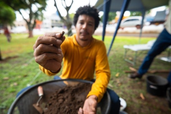 Início das obras de revitalização da Praça da Bandeira revela achados arqueológicos