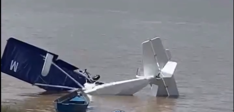 Um avião de pequeno porte caiu na tarde desta quarta-feira, 2 de julho, em uma praia de Mosqueiro, distrito de Belém.