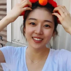 A atriz sul-coreana Kang Seo Ha faleceu nesta segunda-feira (14), aos 31 anos, vítima de câncer de estômago.