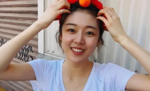 A atriz sul-coreana Kang Seo Ha faleceu nesta segunda-feira (14), aos 31 anos, vítima de câncer de estômago.