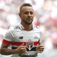 O ex-lateral-direito Rafinha oficializou sua aposentadoria do futebol profissional nesta segunda-feira, 21 de julho