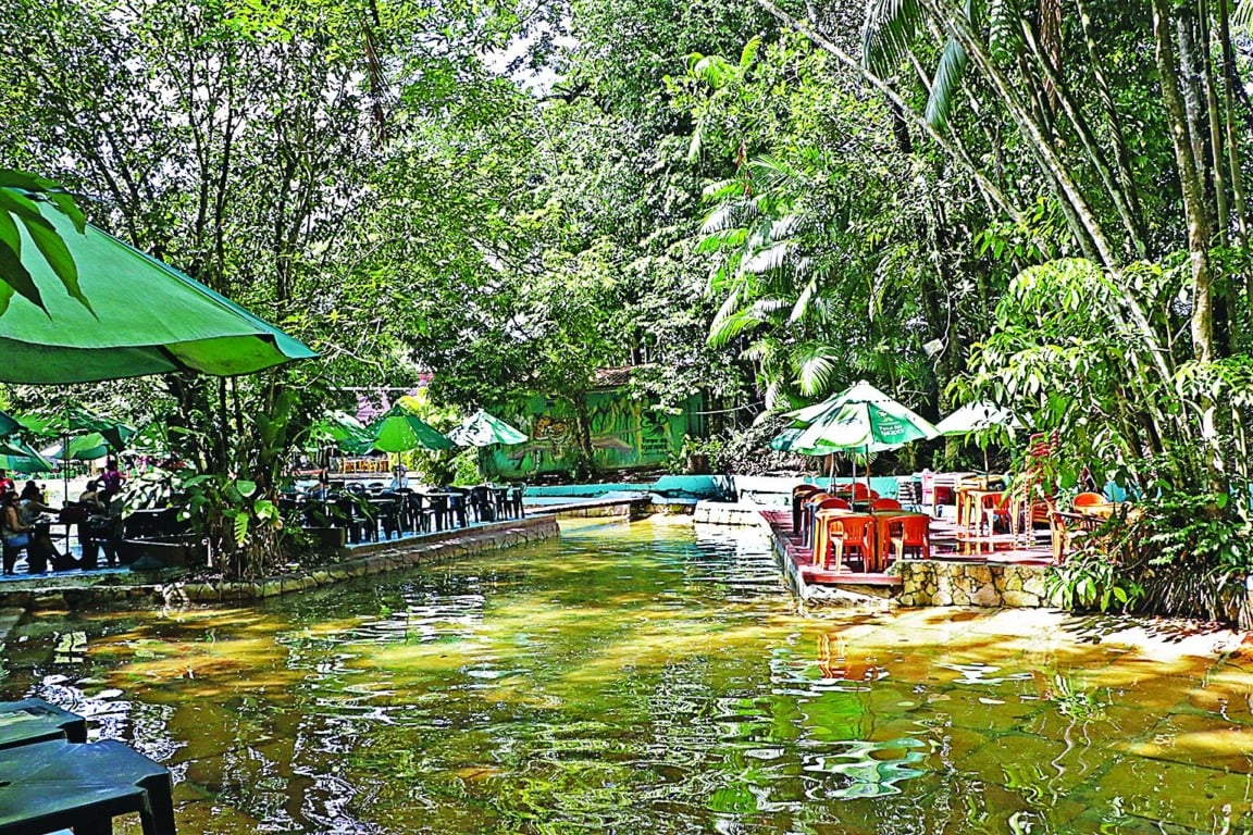 Piscinas naturais e artificiais, nascente de rio e muita vegetação. Um local ideal para relaxar