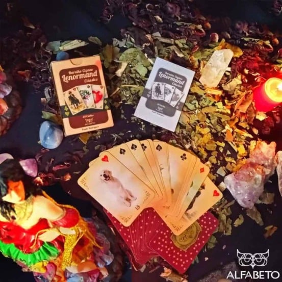Agosto será um mês marcado por transformações significativas para todos os signos do zodíaco, segundo as cartas do baralho cigano