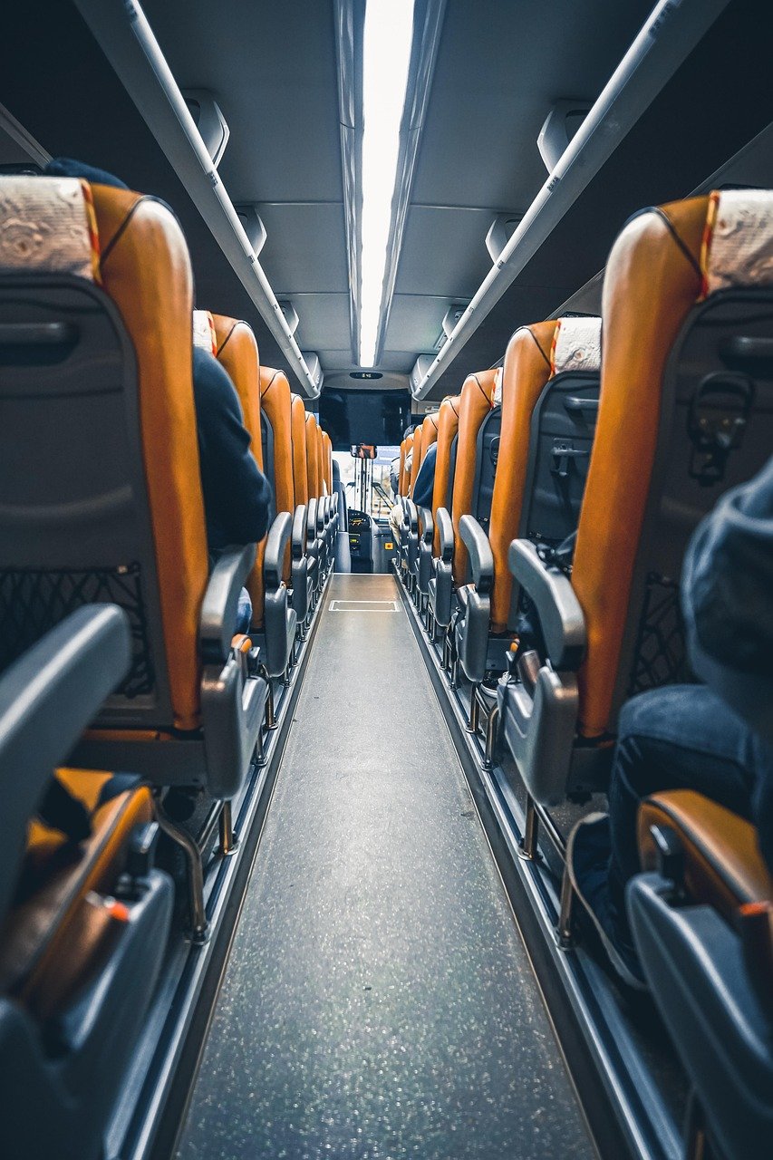 A rota, operada pela empresa CS Vip Logtur Transportes e Turismo Ltda, inclui seções intermediárias em diversos estados: Paraná, Minas Gerais, Goiás, Tocantins, Maranhão e Pará