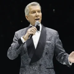 O lendário locutor Michael Buffer foi o responsável por anunciar as escalações iniciais de Fluminense e do adversário na aguardada semifinal do Mundial de Clubes