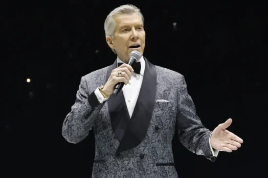 O lendário locutor Michael Buffer foi o responsável por anunciar as escalações iniciais de Fluminense e do adversário na aguardada semifinal do Mundial de Clubes