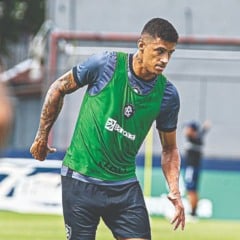 Camutanga teve chance na zaga com as contusões dos titulares e está mostrando serviço - foto: Samara Miranda/Remo