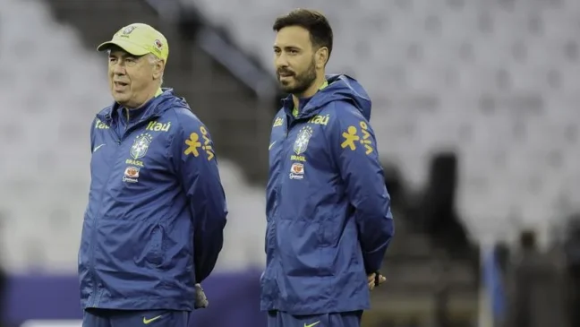 O Botafogo fechou neste domingo (6) a contratação de Davide Ancelotti, de 35 anos, para comandar a equipe principal.
