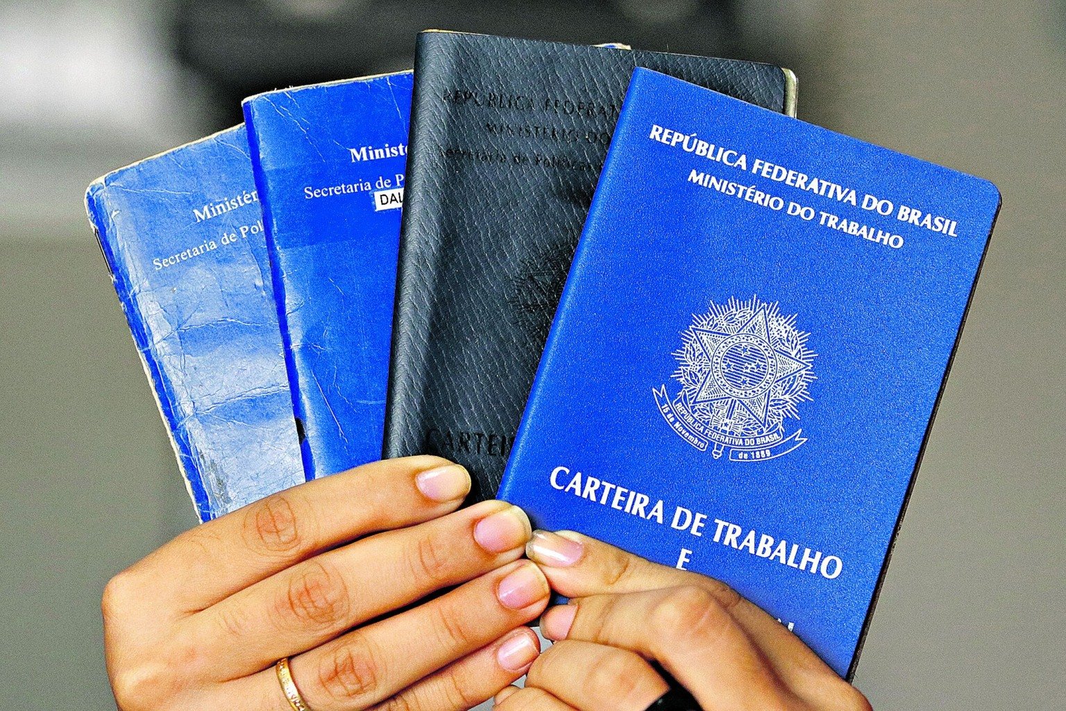 Carteira de trabalho e Previdência Social-CTPS. Foto: Irene Almeida/Diário do Pará.