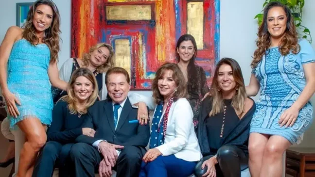 A informação foi confirmada por sua irmã, Cíntia Abravanel, durante participação no podcast Papagaio Falante