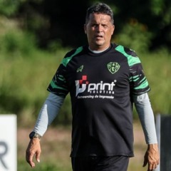 Comandante acerta o time para o duelo diante dos goianos - Foto: Jorge Luis Totti/PSC
