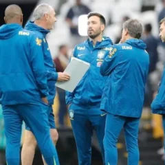 Botafogo negocia com Davide Ancelotti para assumir comando técnico no segundo semestre de 2025