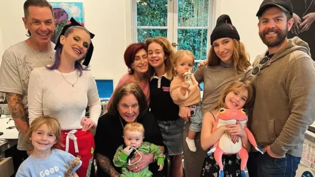 O roqueiro britânico Ozzy Osbourne faleceu aos 76 anos nesta terça-feira (22). Conhecido mundialmente como o líder da banda Black Sabbath, ele deixa legado além da música e seis filhos.