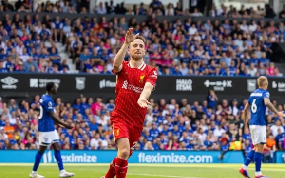 Diogo Jota comemora gol pelo Liverpool (Foto: Reprodução)
