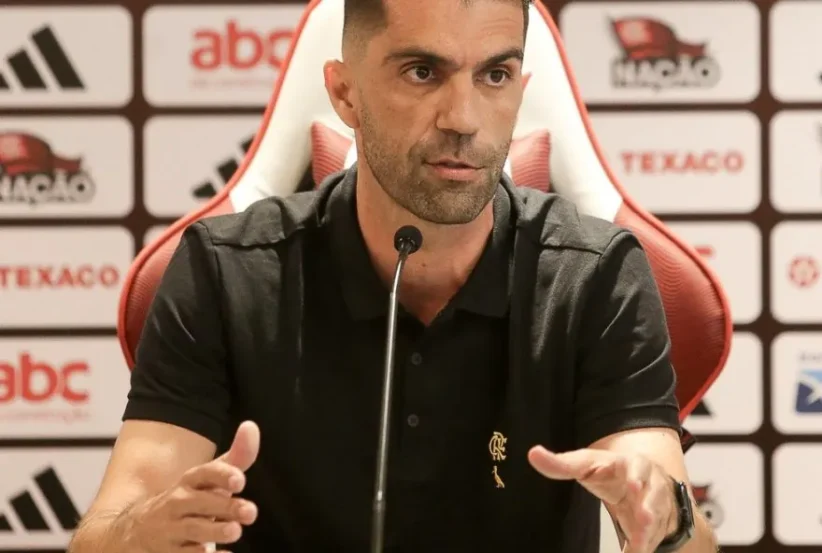 Durante a coletiva, Almeida foi questionado sobre a essência do futebol brasileiro e a importância de resgatar a “magia” na formação de atletas.