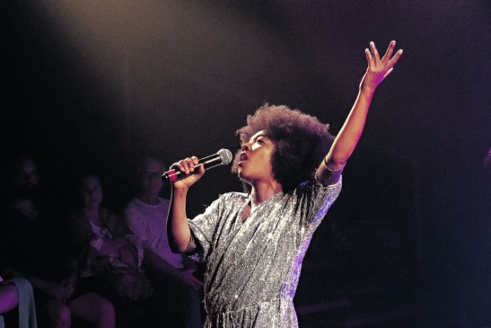 Atores e bailarinos se deixam guiar pela voz de Elis Regina

FOTO: divulgação