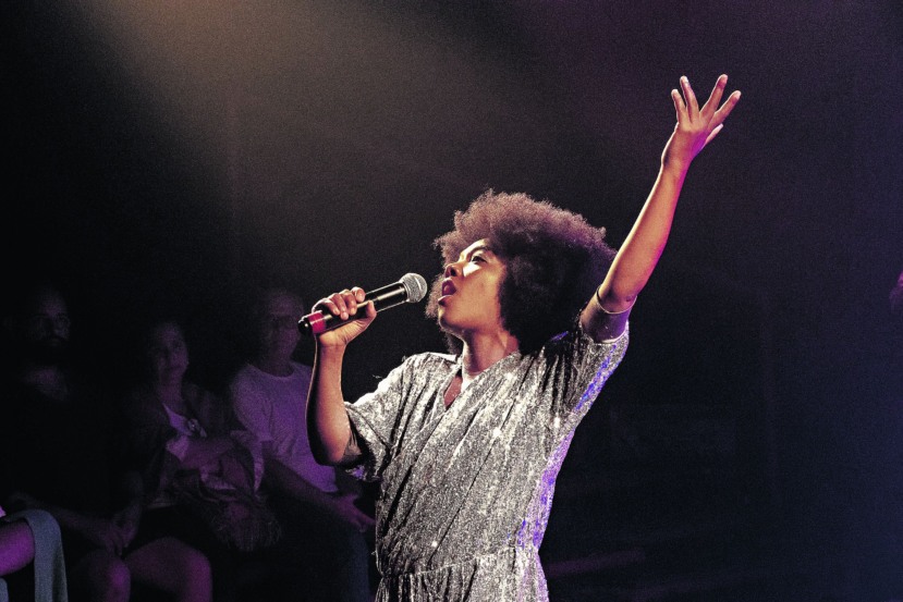 Atores e bailarinos se deixam guiar pela voz de Elis Regina

FOTO: divulgação