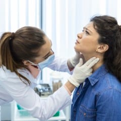 Oito em cada dez pessoas diagnosticadas com câncer de cabeça e pescoço no Brasil descobrem a doença em estágio avançado, segundo dados do INCA
Crédito: Freepik