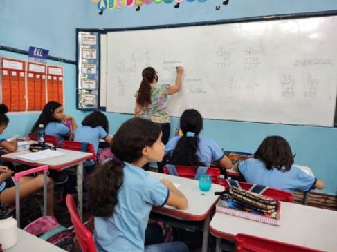 Alunos da rede municipal retornam às aulas nesta segunda-feira (14)