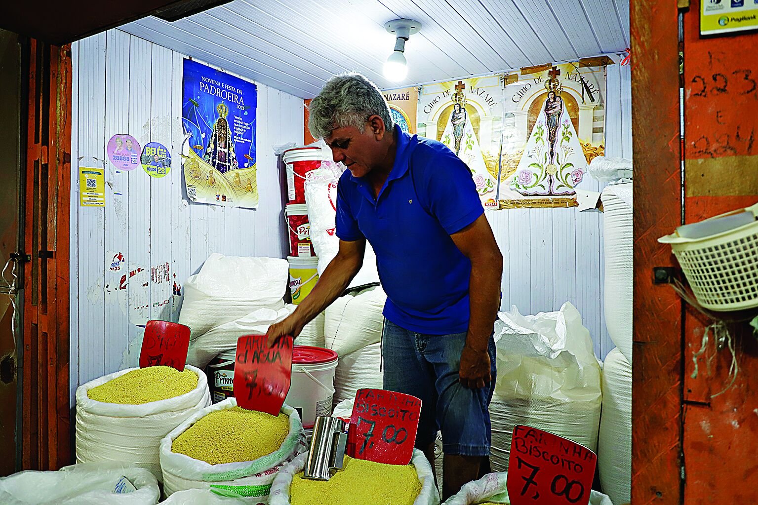Rotinas dos trabalhadores que ganham a vida nas ruas vendendo água, alimentos e etc.
INÁCIO DE PAULA- FEIRANTE

Foto celso Rodrigues/ Diário do Pará.