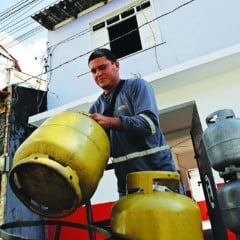 Ewerton diz que mantém o preço do botijão para não afastar os clientes