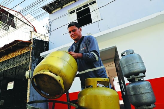 Ewerton diz que mantém o preço do botijão para não afastar os clientes