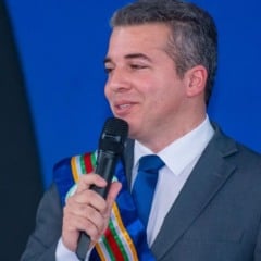 No vídeo que publicou, Siqueira aparece emocionado, agradecendo pelo apoio que teve desde o início do processo.
