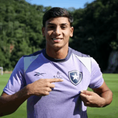 O Botafogo anunciou a contratação do lateral-direito Kadu, revelação do Remo. O jovem de 19 anos assinou contrato nesta terça-feira