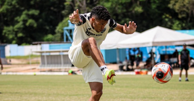 Marlon voltou a marcar com a camisa bicolor - Foto: Jorge Luis Totti/PSC