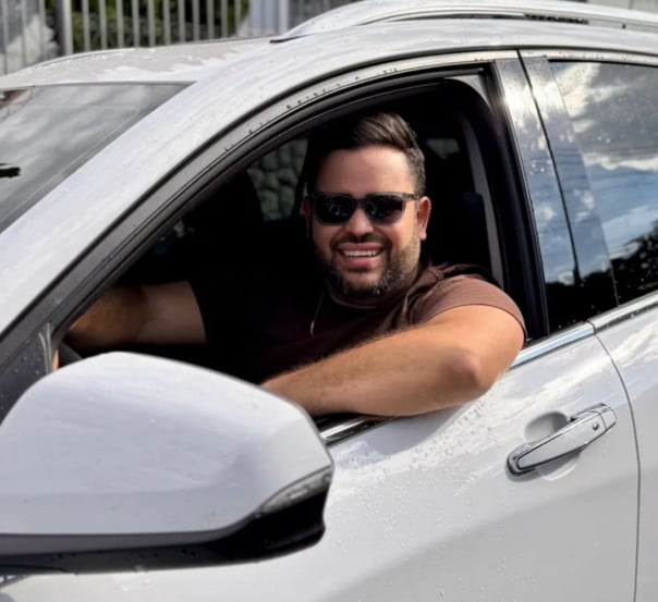 Michel Nogueira confirmou novo trabalho e disse usar o carro que ganhou no programa 
