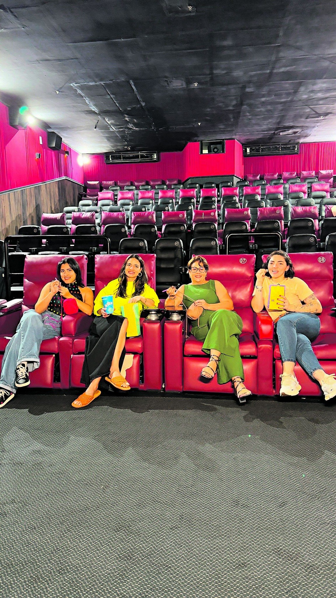 As crocheteiras Monnica Diniz, Paula Brasil, Liliane Melo e Bea Cardoso estão prontas para o Cine Crochê em Belém. FOTO: DIVULGAÇÃO

