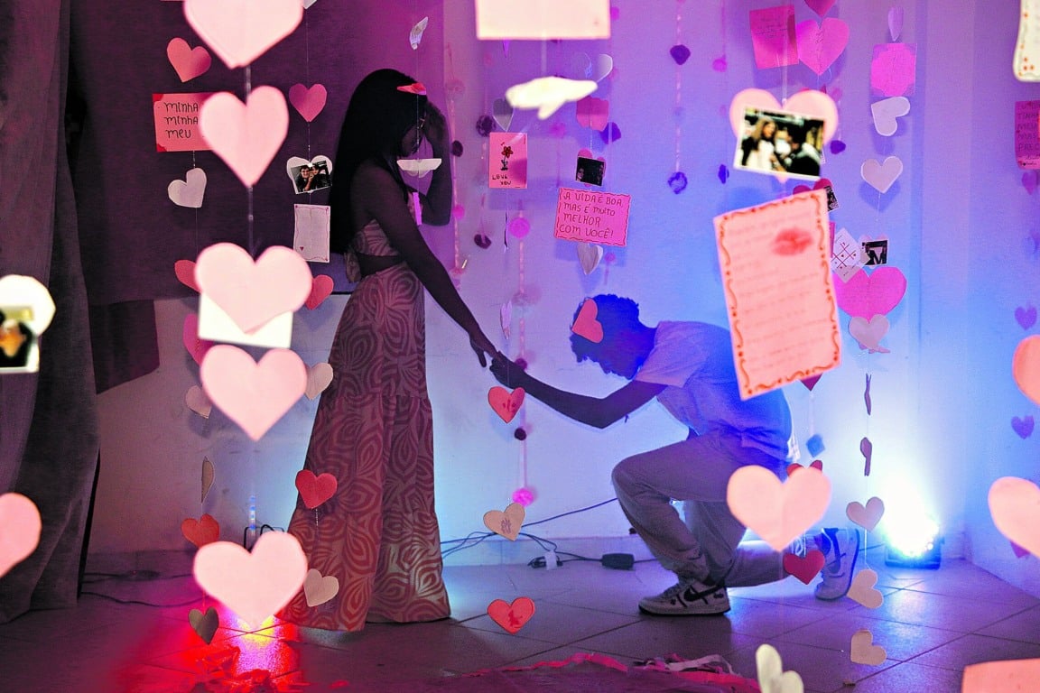 Durante o evento, acontecem várias dinâmicas, como exposições e apresentações de música, dança e teatro. Durante o evento, acontecem várias dinâmicas, como exposições e apresentações de música, dança e teatro.