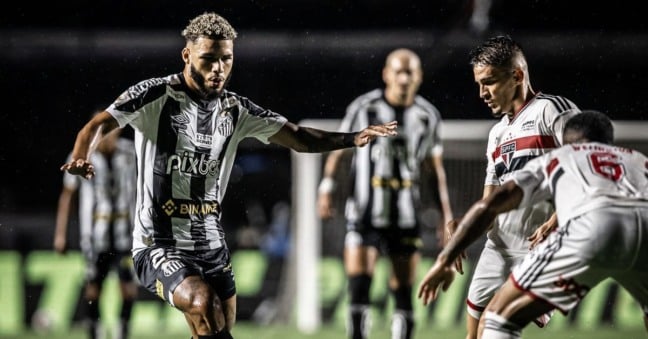 Nathan não conseguiu mais uma sequência no Santos após polêmica - Foto: Raul Baretta / Santos