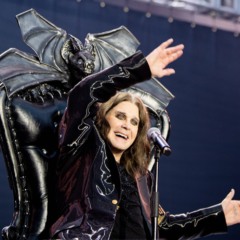 Ozzy Osbourne, morto nesta terça-feira (22) aos 76 anos, deixou uma das maiores fortunas entre os astros do rock.