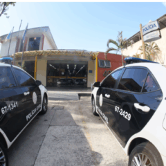 O criminoso usava uma máquina de cartão com visor dificultado para enganar a vítima.