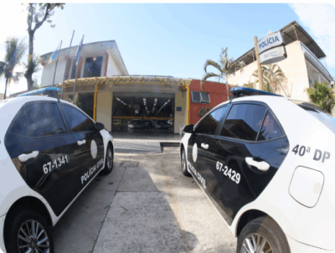 O criminoso usava uma máquina de cartão com visor dificultado para enganar a vítima.