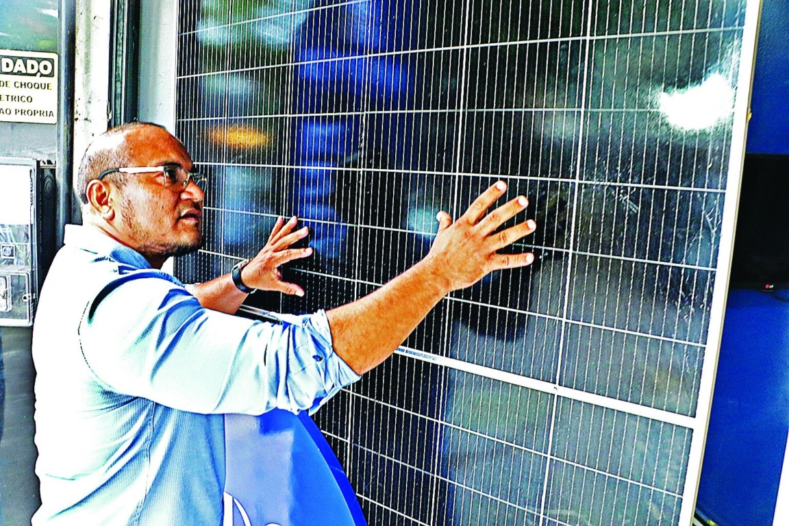 Em tempos de crise climática e tarifas elétricas cada vez mais instáveis, a energia solar desponta como uma das alternativas mais promissoras.
