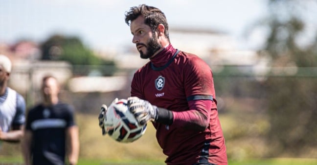 O goleiro, vira e mexe, é eleito o melhor da posição na Série B - Foto: Samara Miranda/Remo