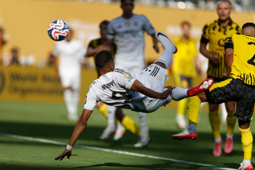 Real vence Dortmund com dupla de Garcías, golaço de Mbappé e milagre no fim