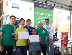 Estado e Prefeitura de Belém levaram a moradores do distrito da capital orientações teóricas e práticas sobre o processo de decomposição de resíduos orgânicos

