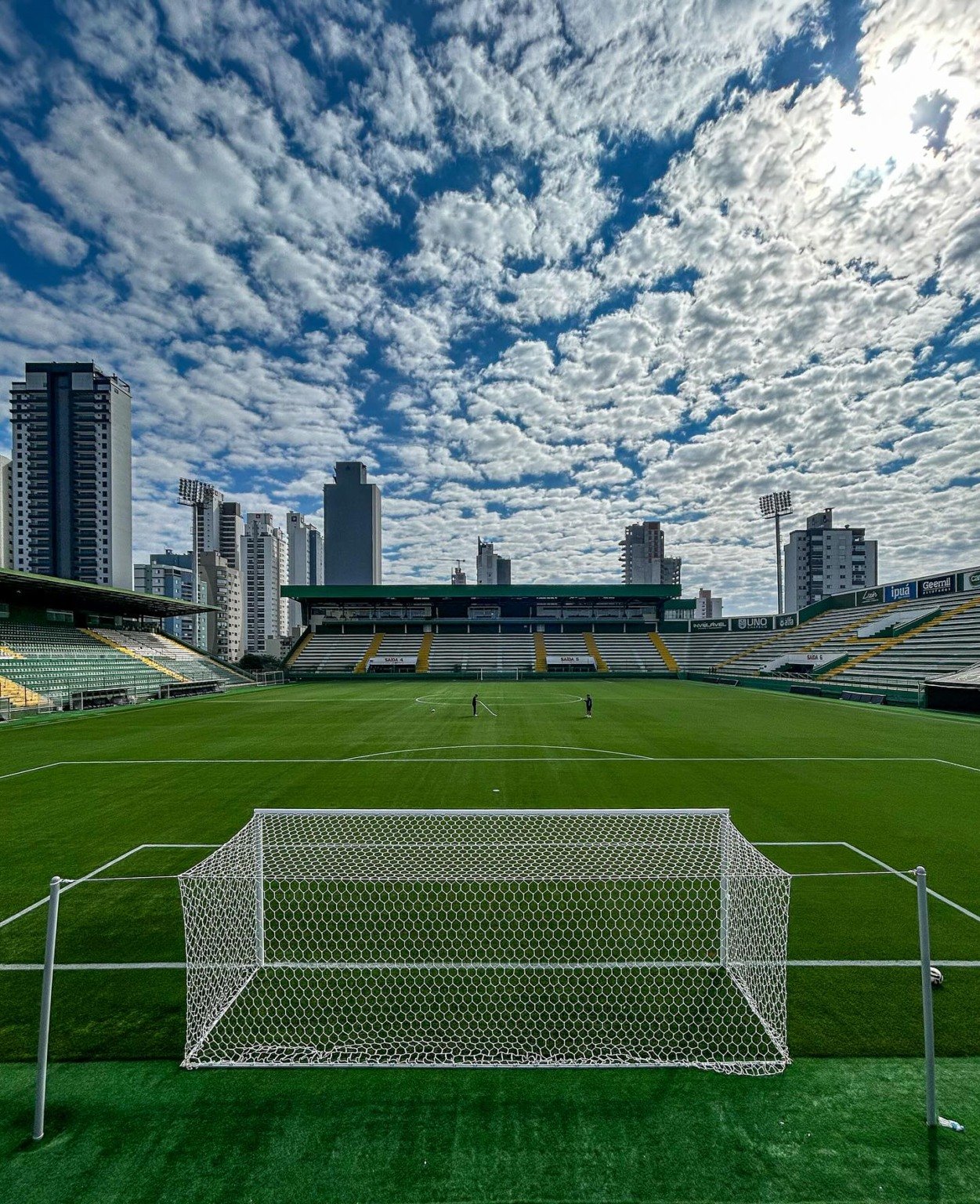 O jogo deste domingo contra a Chapecoense-SC, terá um ingrediente a mais para os azulinos. O Remo jogará em um estádio com grama sintética