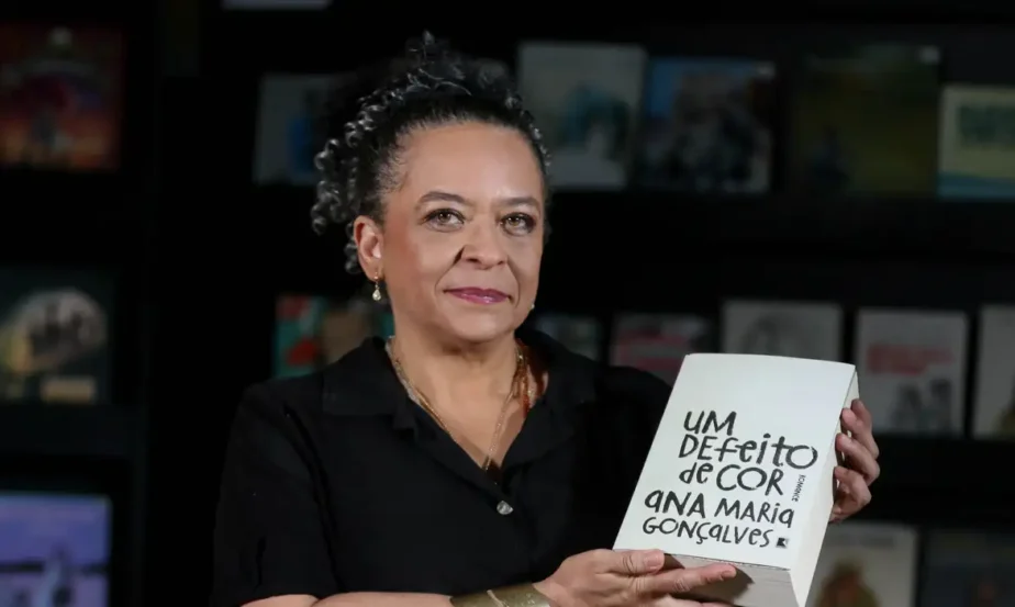 Ana Maria Gonçalves, autora do romance "Um Defeito de Cor", foi eleita na tarde desta quinta-feira para a vaga antes ocupada pelo linguista Evanildo Bechara.