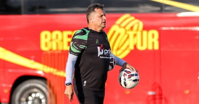 Claudinei Oliveira valorizou o empate devido às circunstâncias do jogo em Manaus - Foto: Jorge Luis Totti/PSC